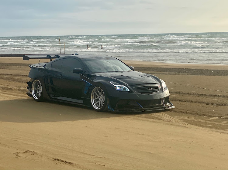 スカイラインクーペのg37・ckv36・スカクー・V36・千里浜に関するカスタム事例の投稿画像2枚目