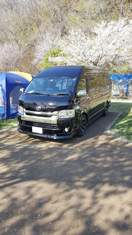 ハイエースバンの桜とコラボに関するカスタム事例の投稿画像1枚目