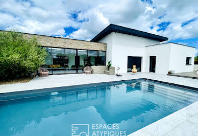 Maison avec piscine et terrasse 1