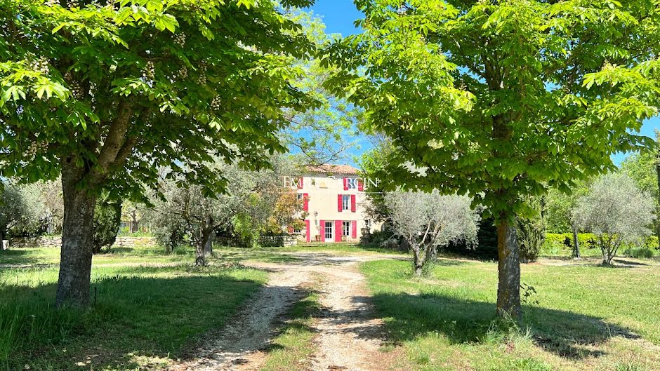 Vente ferme 12 pièces 350 m² à Aix-en-Provence (13090), 3 750 000 €