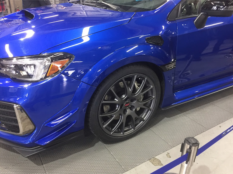 WRX STIのSTIモータースポーツデイ・富士スピードウェイ・富士山に関するカスタム事例の投稿画像3枚目