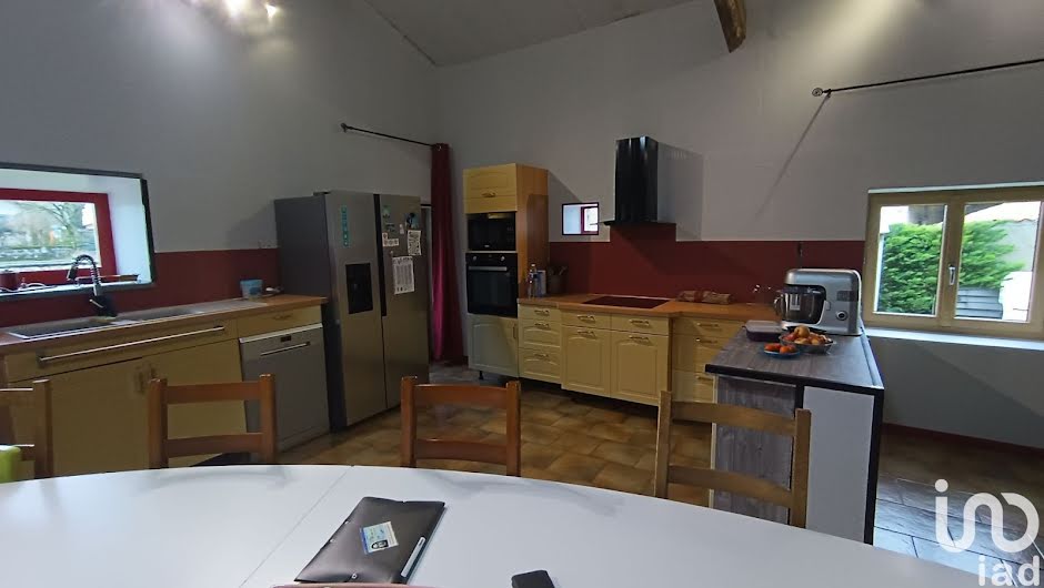 Vente maison 6 pièces 292 m² à Chenay (79120), 157 000 €