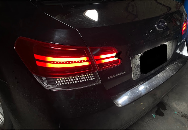 レガシィB4のLEDテール・シーケンシャルウインカー・4灯火・ナンバー灯LED化に関するカスタム事例の投稿画像1枚目