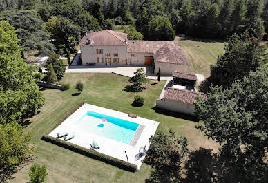 Maison avec piscine et jardin 19