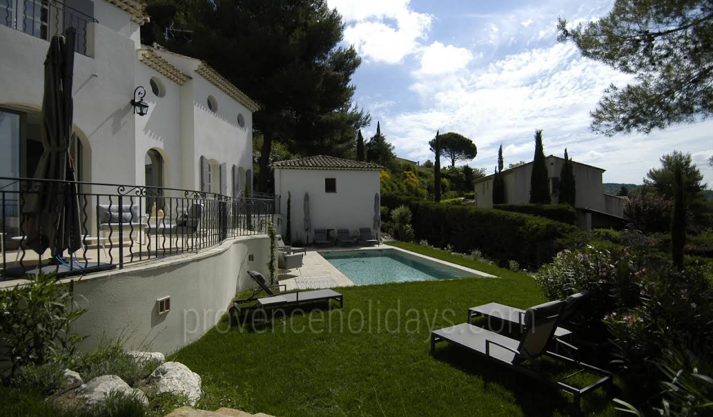 Villa with pool Eguilles