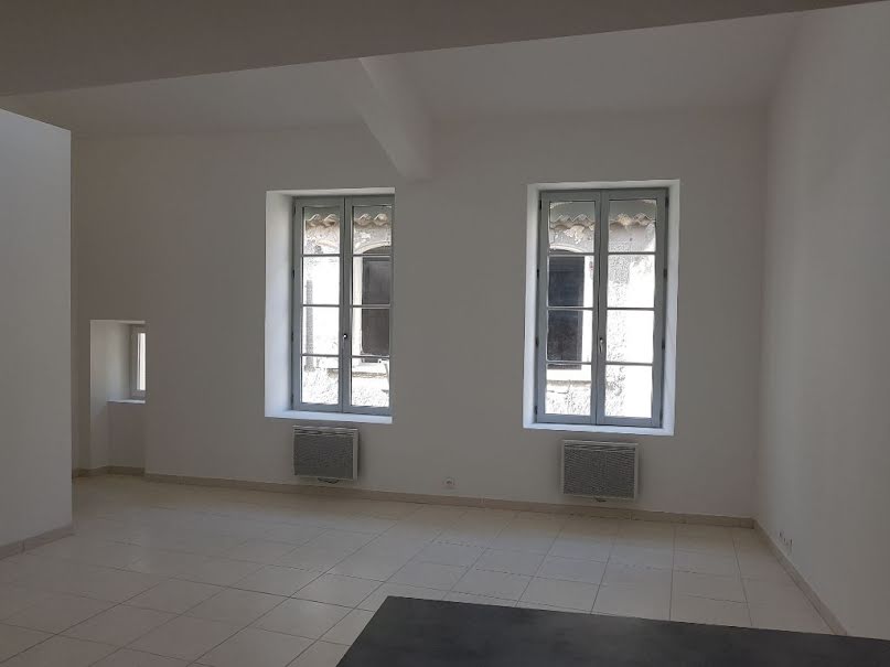 Location  appartement 2 pièces 67 m² à Pont-Saint-Esprit (30130), 520 €