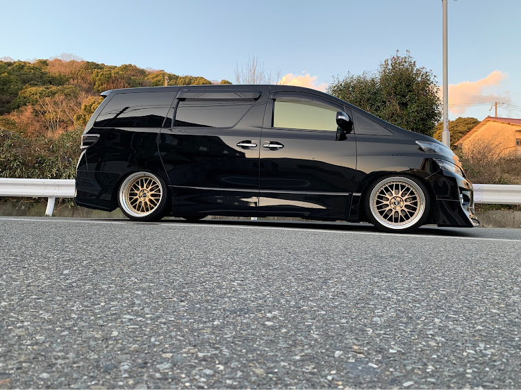 ヴェルファイアの車好きと繋がりたい・車好き男子・車ともだち欲しい・エロ仕様に関するカスタム事例の投稿画像2枚目
