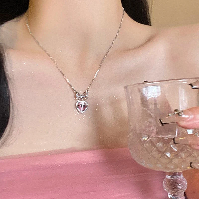 Gepersonaliseerde liefdesketting voor dames, modieuze sieraden met gravure, perfect cadeau, een uniek sieraad om te koesteren
