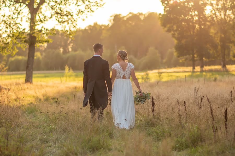 結婚式の写真家Mikaela Schönning (mikaelaschonning)。2023 7月15日の写真