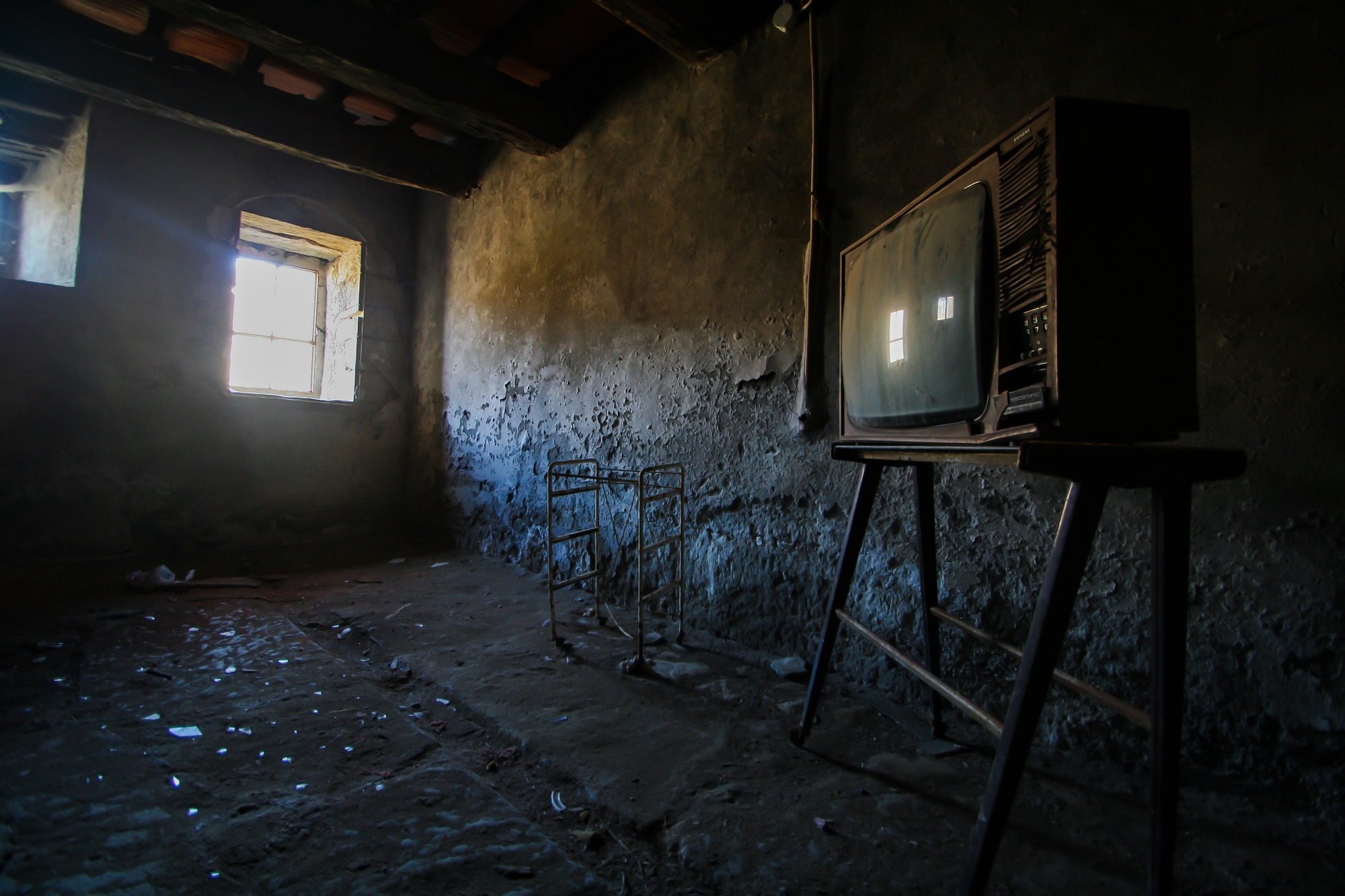 Abandoned TV  di Alessio Zampetti