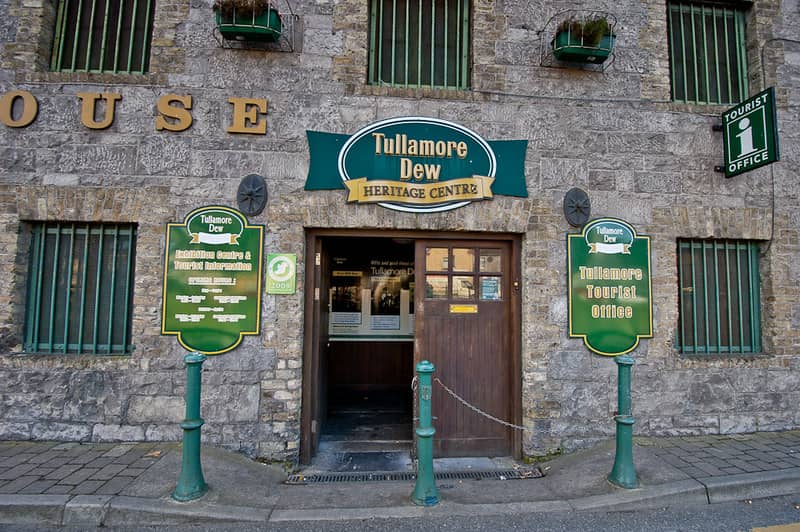 This image has an empty alt attribute; its file name is Tullamore-DEW-Distillery-whiskey-heritage-centre-Credit-Jesu-Perez-Pacheco_Flickr.jpg