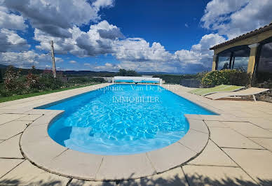Villa avec piscine et jardin 17