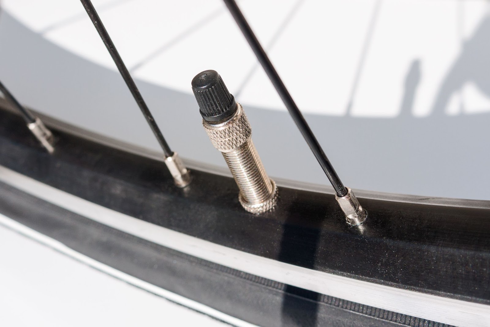 Everything You Need to Know About Bike Tire Valve Types & Which One to  Choose - I Love Bicycling