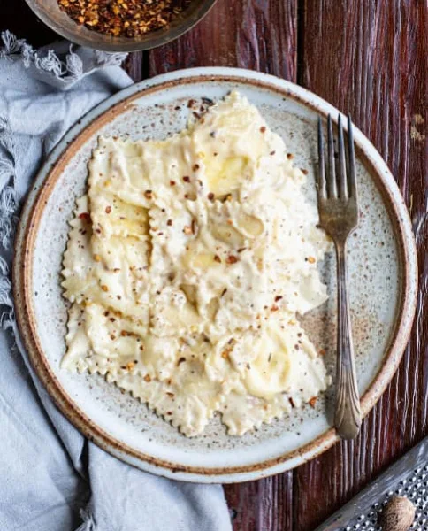 Spinach And Ricotta Ravioli In Cream And Parmesan Sauce