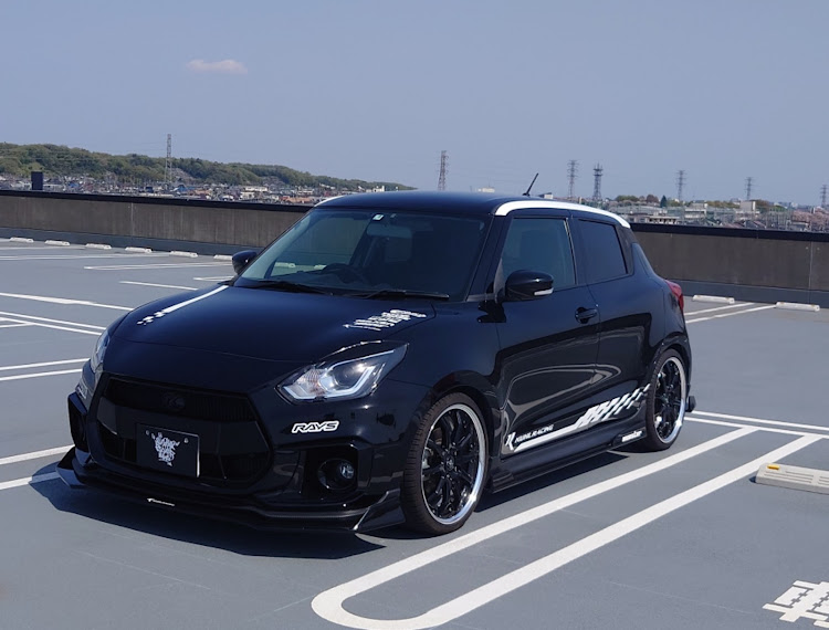スイフトスポーツの4月までスイスポよろしくお願いします。・いいね！&コメントありがとうございます！・SIX STAR BOXER関東に関するカスタム事例の投稿画像1枚目