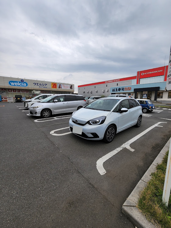 フィットのはま寿司所沢下安松店・自宅の駐車場に関するカスタム事例の投稿画像3枚目