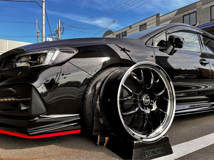 レヴォーグのレイブロス(東大阪)・ホイール選びごっこ🤣・RAYS・VOLK RACING・HOMURA19㌅に関するカスタム事例の投稿画像3枚目