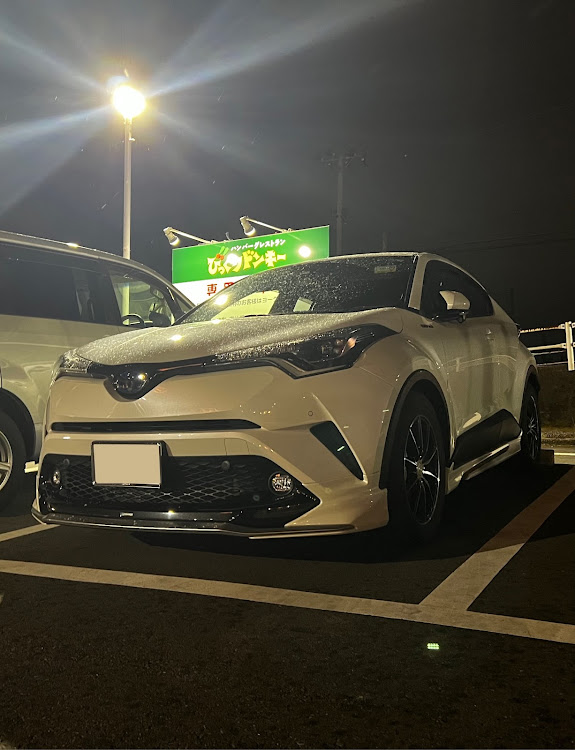 C-HRのC-HR・雪・びっくりドンキー・駐車場にてに関するカスタム事例の投稿画像1枚目