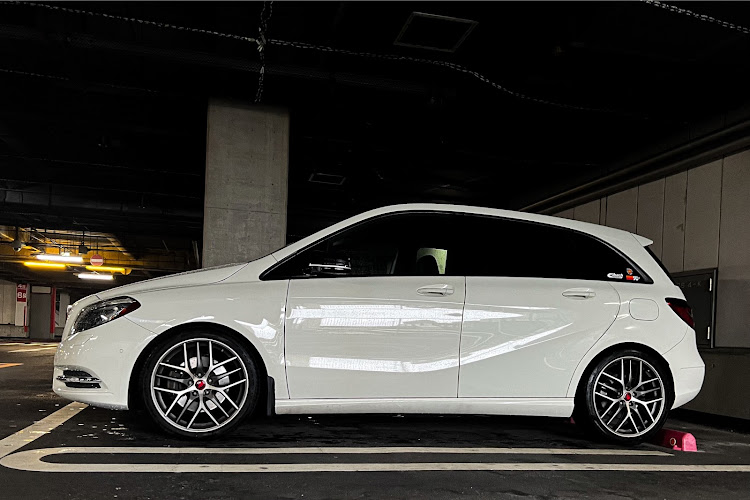 Bクラスの冬支度・コンチネンタルExtremeContact™ DWS06＋・インチダウンに関するカスタム事例の投稿画像1枚目