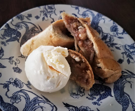 Apple Strudel with ice cream