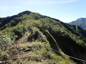 崩壊地の脇を通る