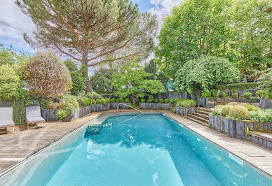 Property with pool and garden 8