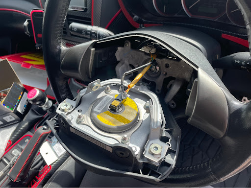 インプレッサ Wrx Sti Grbのステアリング交換 クイックリリース取り付け ステアリングボス Momoステ 盗難対策に関するカスタム メンテナンスの投稿画像 車のカスタム情報はcartune