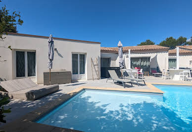 Villa avec piscine et terrasse 3