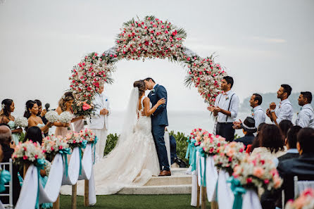 Fotógrafo de casamento Tawut Pikampon (phuketcinema). Foto de 23 de março 2018