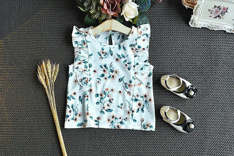 Zweiteiliges Baby-Mädchen-Set, lockere Shorts. Bequem und atmungsaktiv für den Sommer. Viel Bewegungsfreiheit beim Spielen. Perfekt!