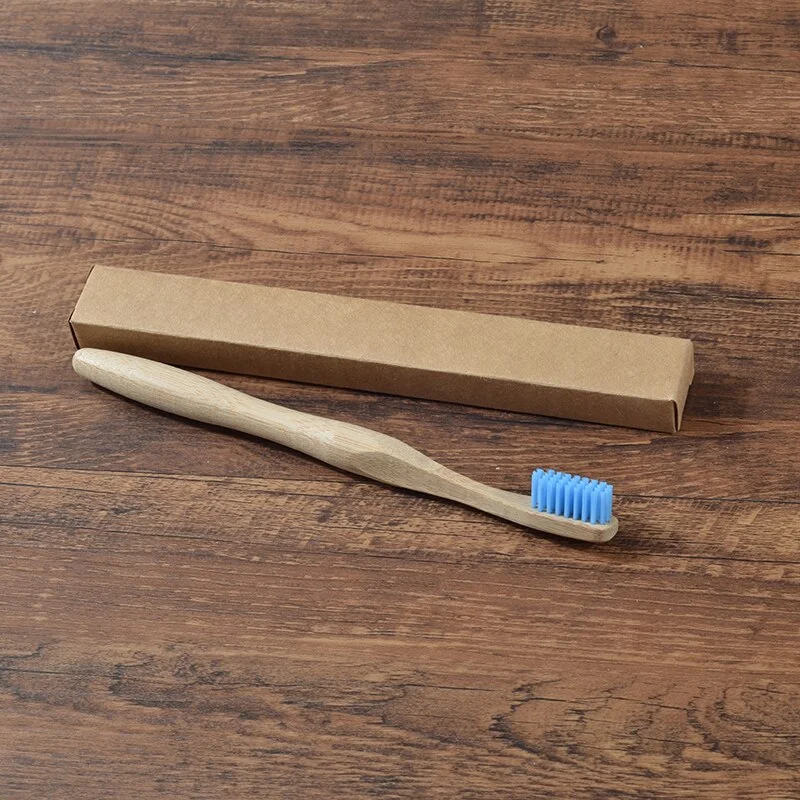 Nouvelle brosse à dents à manche en gourde pour un nettoyage buccal efficace. Profitez d'un brossage écologique et confortable pour un sourire éclatant.