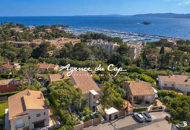 Villa avec piscine et terrasse 1