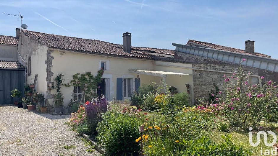 Vente maison 5 pièces 175 m² à Fontaine-Chalendray (17510), 139 000 €