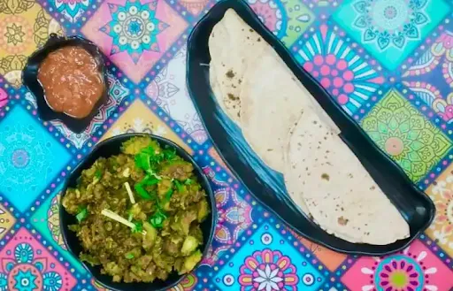 4 Roti With Karela Sabzi