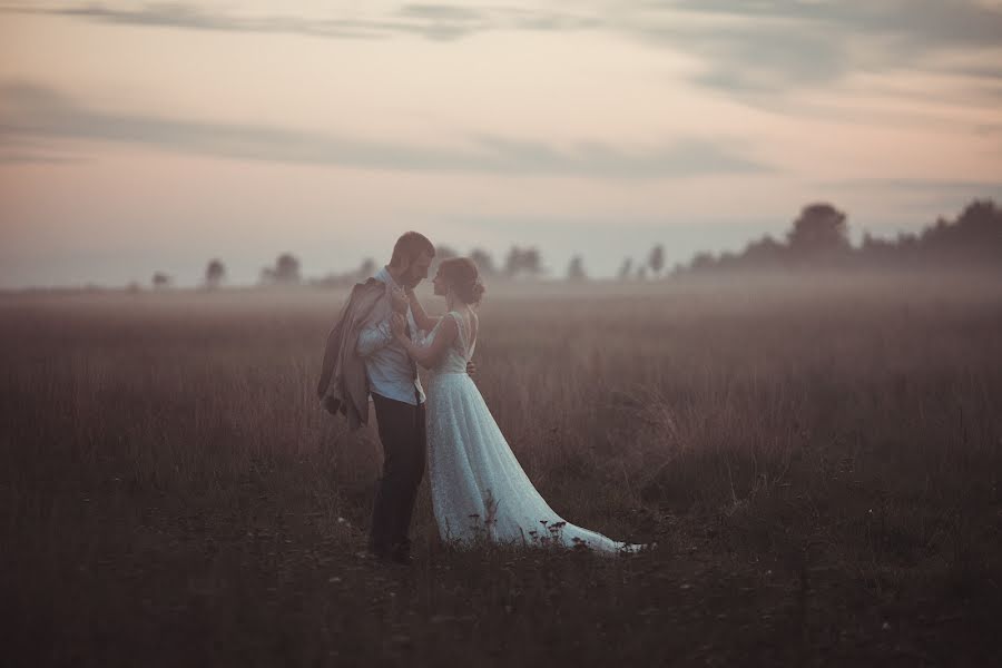 Wedding photographer Aleksandr Kalinin (fatumdx). Photo of 13 September 2018