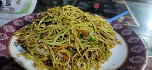 Chilli Chicken [2 Pieces] With 1 Veg Chowmein [1 Plate]