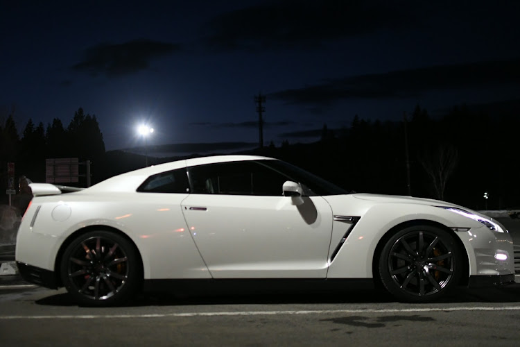 NISSAN GT-Rの夜のカメ活🐢・夜の写真展・赤べことコラボ・R と共に生きる！に関するカスタム事例の投稿画像2枚目