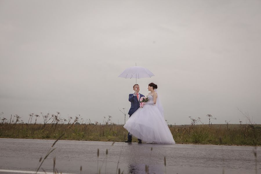 Wedding photographer Valentina Baturina (valentinalucky). Photo of 10 July 2015