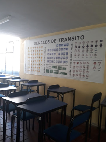 Opiniones de Escuela De Conducción 'Cenecc' en Quito - Escuela