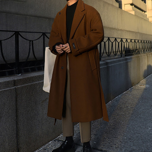 Title 1, Mid-length trench coat for women. A classic and...