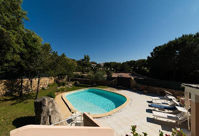 Villa avec piscine et terrasse 2