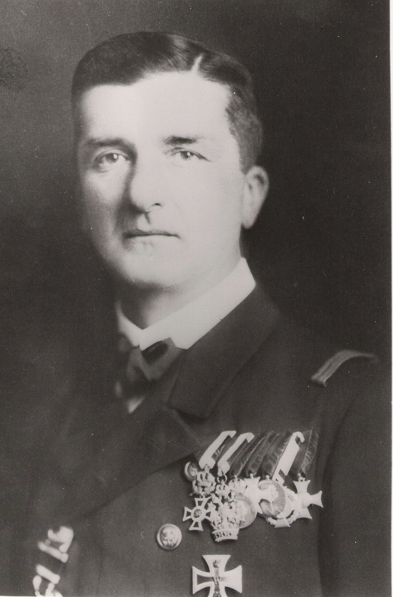 800px-Admiral_Horthy%2C_WW1_postcard.jpg