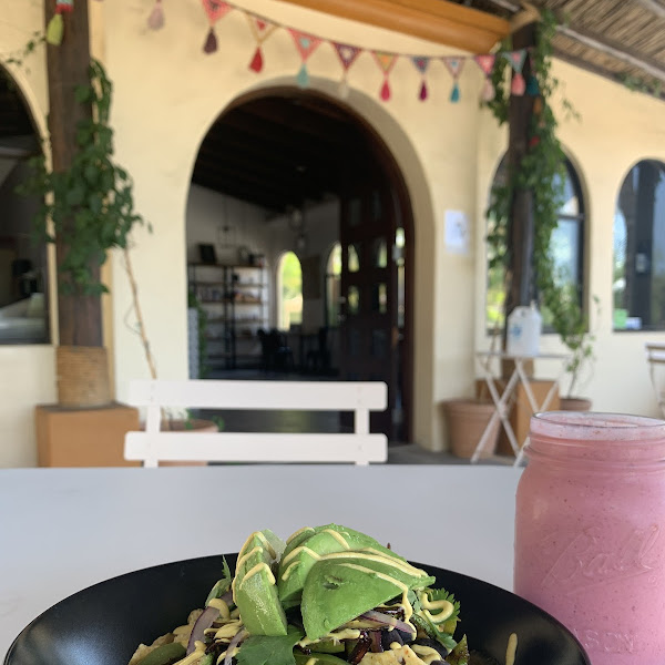 Chilaquiles and a pink lady smoothie for brunch! My new happy place in PLC! ❤️