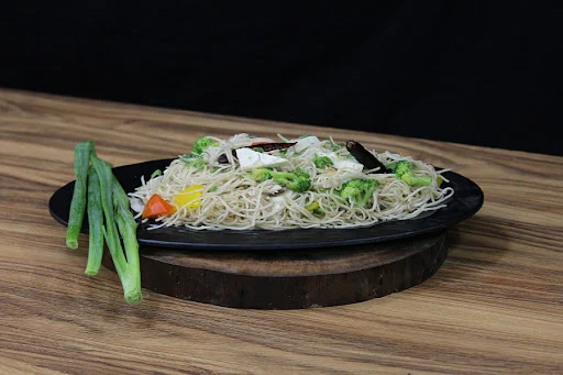 Veg Hakka Noodles