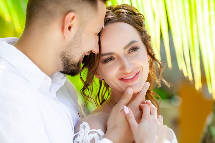 Fotografo di matrimoni Irina Kusrashvili (libra). Foto del 1 dicembre 2020