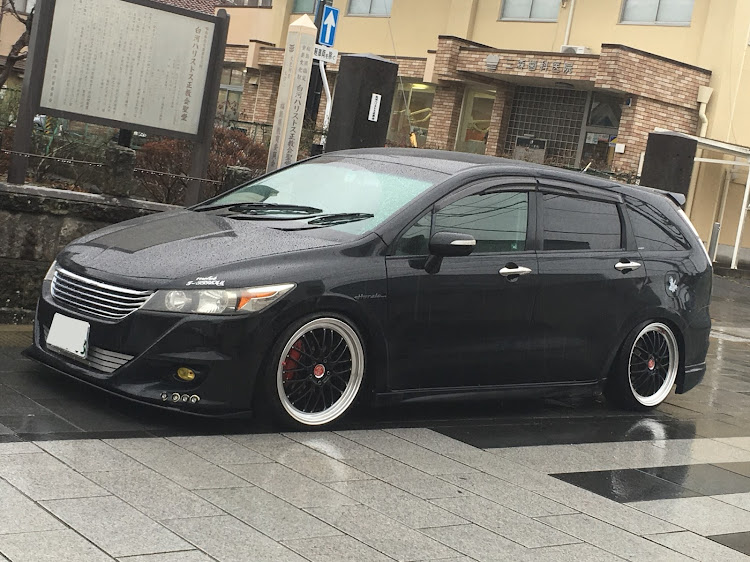 ストリームのストリームステッカー・車高調整に関するカスタム事例の投稿画像2枚目