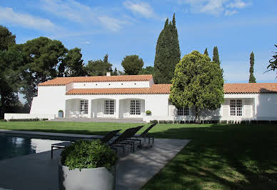 Contemporary house with pool and garden 11