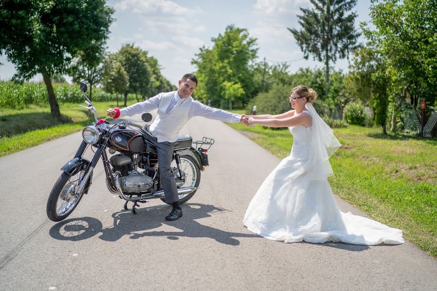 Fotógrafo de casamento Zoltán Szabolcs Szűcs (eskuvofotografia). Foto de 19 de agosto 2019