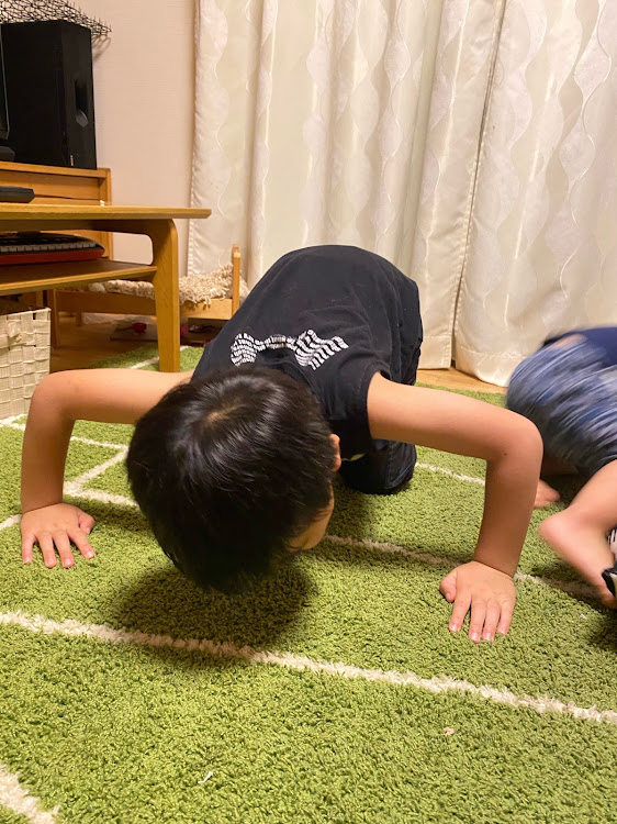 N-VANの腕立て伏せ・土下座!?・子供に関するカスタム事例の投稿画像1枚目