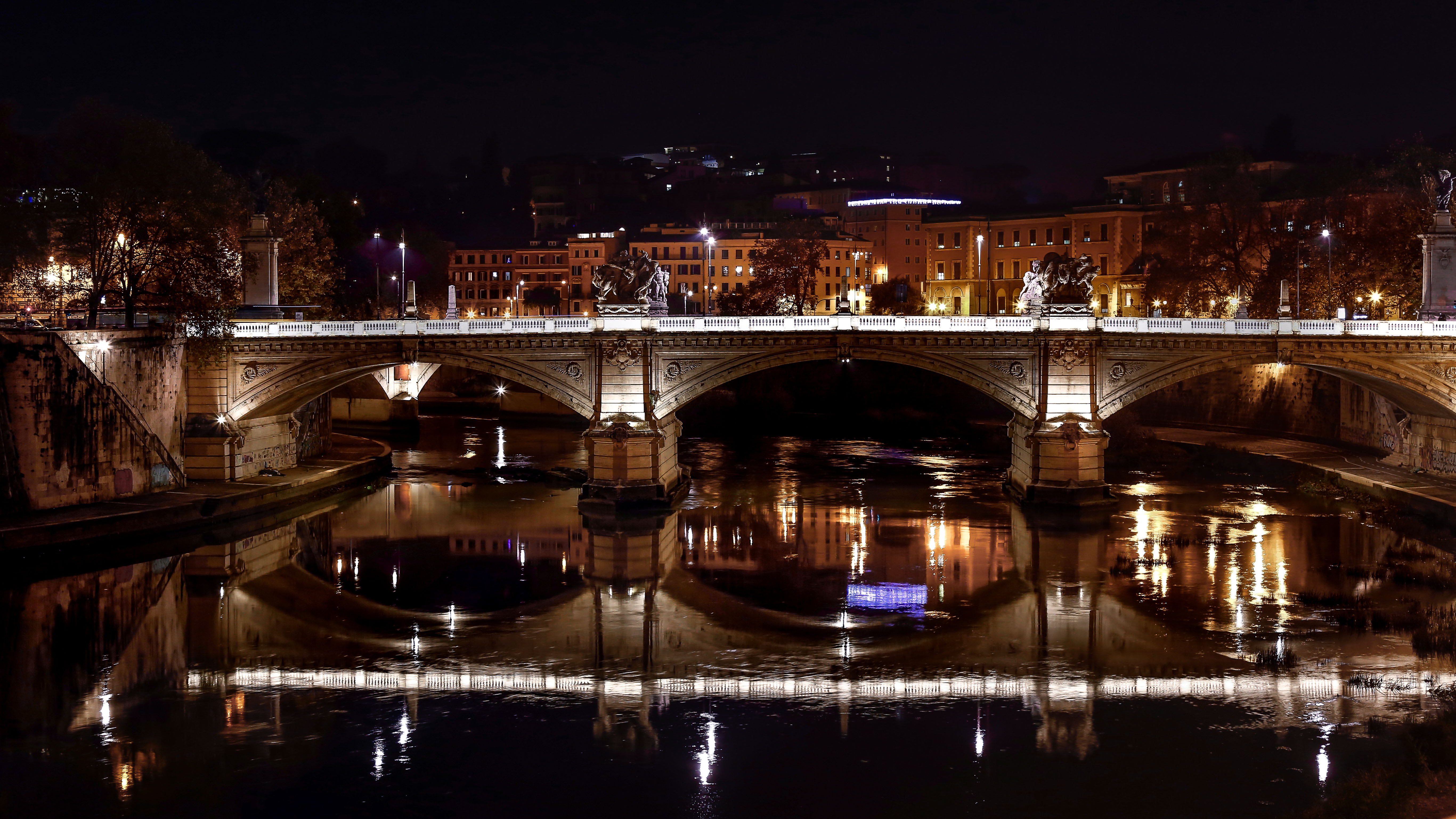 riflessi sul Tevere di notte di luciano1964